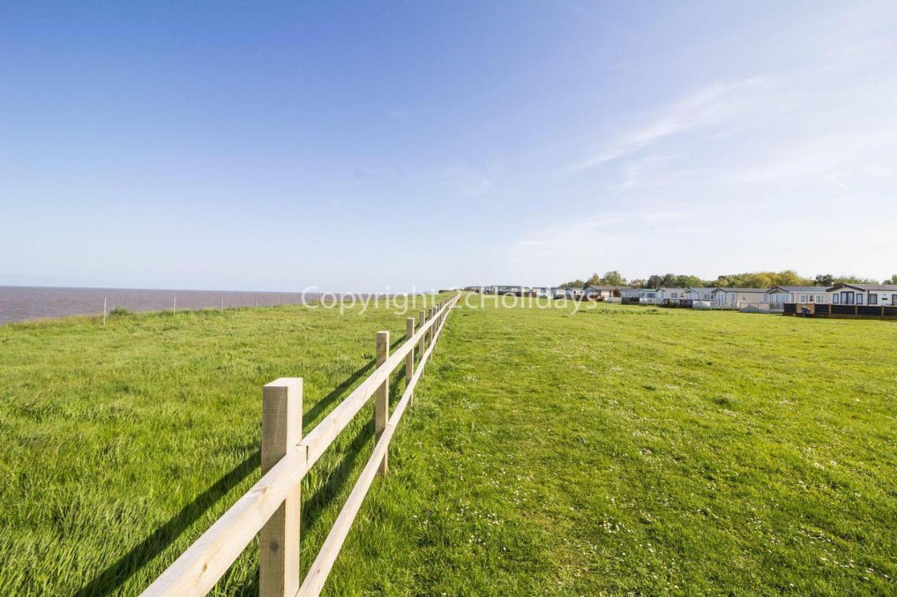 Lovely Caravan With Wifi At Broadland Sands In Suffolk Ref 20035Bs Hotel Hopton on Sea Exterior photo